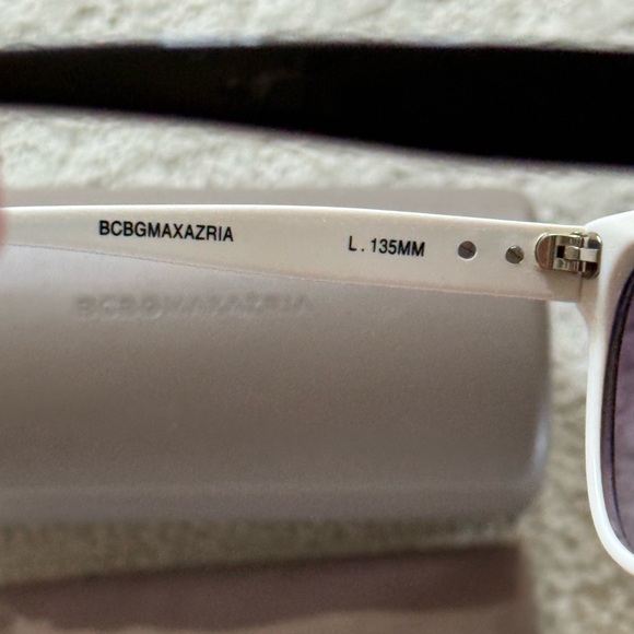 EUC/GENTLY WORN BCBGMAXAZRIA “Date Night” sunglasses with case & cleaning cloth - Picture 11 of 16